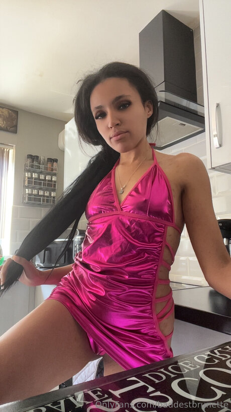 Baddestbrunette actriz atractiva foto