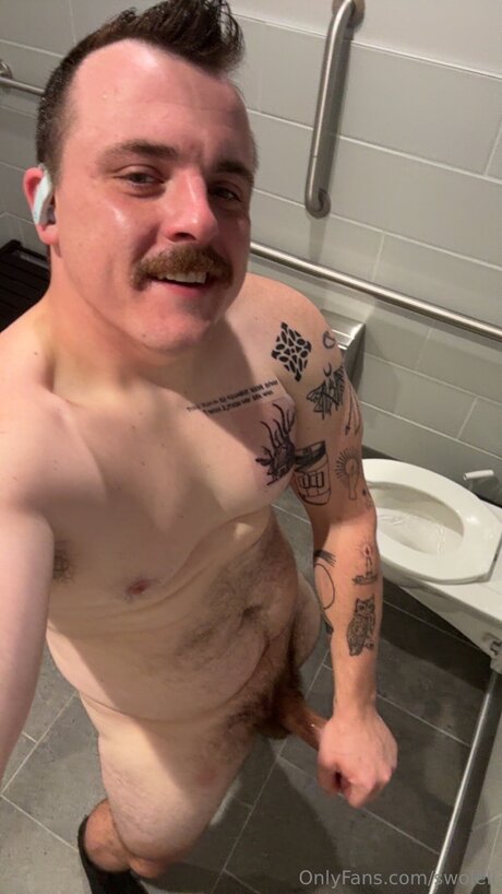 Swoleli modèles nus image