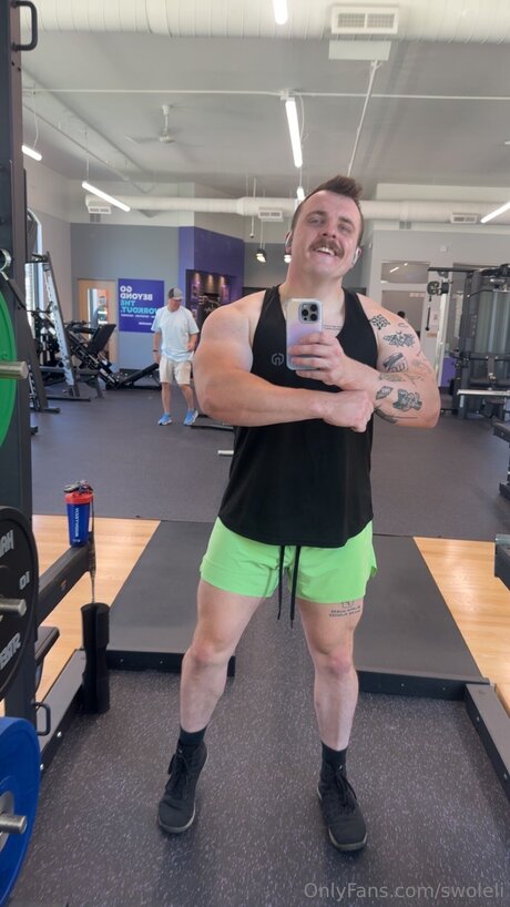 Swoleli estrella porno erótica archivo