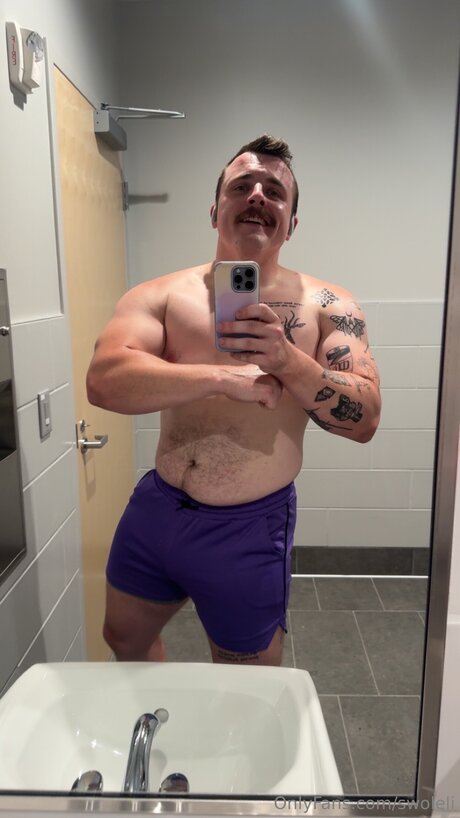 Swoleli estrella porno bonita archivo