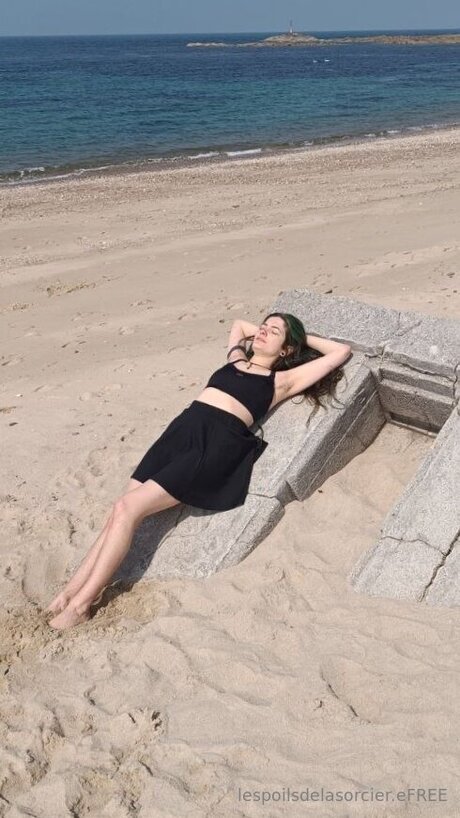 Poilsdesorcier Efree modelo desnuda fotos