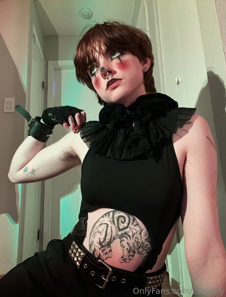 Zombby modèle pornographique images