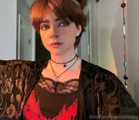 Zombby actriz perfecta foto