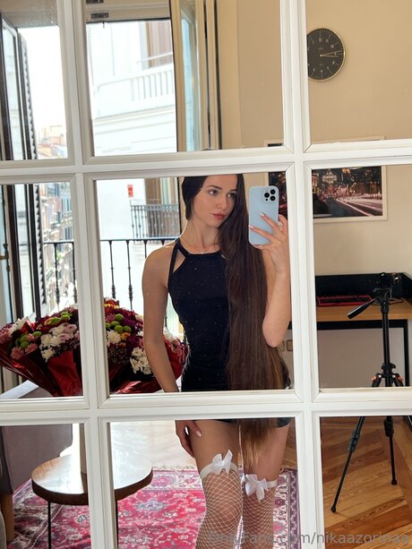 Nikaazorinaa xxx star du porno des photos