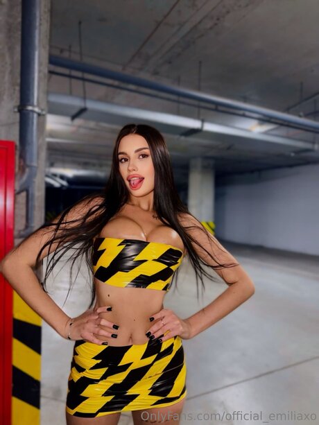 Official Emiliaxo sexe de star du porno galerie