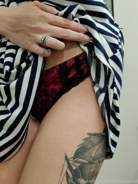 Perfectlypointed modelo caliente imágenes