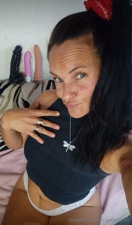 Cassandra5 naked actress pics