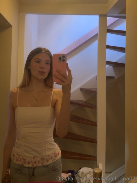 Elvitaballerina07 actrice chaude images