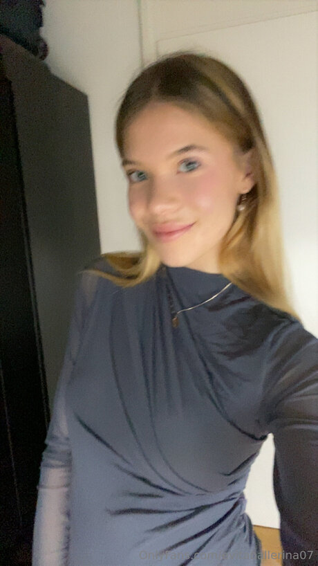 Elvitaballerina07 star du porno en haute qualité galerie