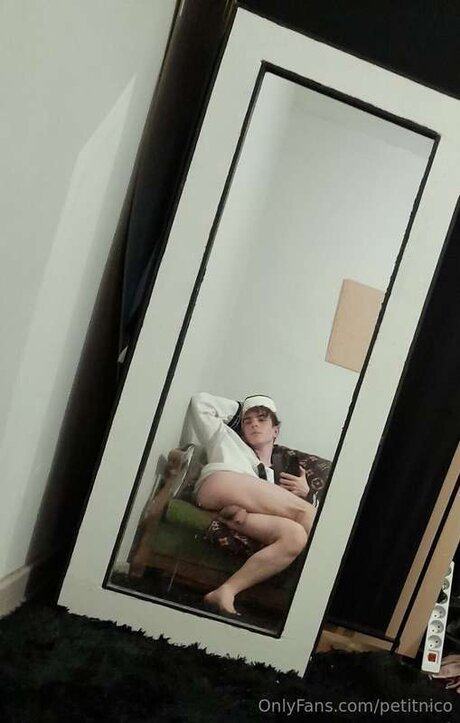 Petitnico star naked img