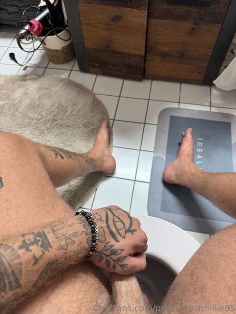 Mikeyboy95 nude model pics