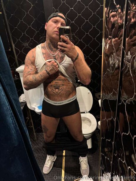 Mikeyboy95 erotic model images