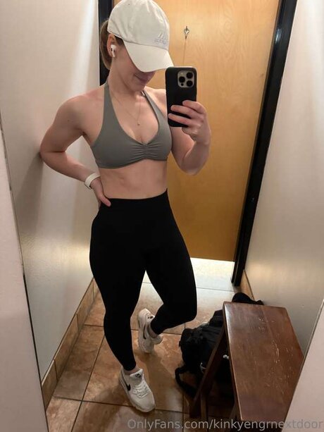 Kinkyengrnextdoor sexe star image