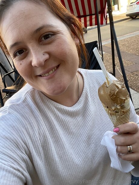 Gingercurvy actrice chaude image