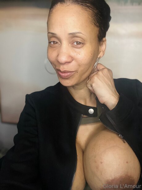 Glorialamour modelo desnudo foto