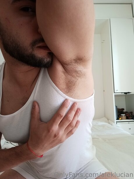 Aleklucian star nudes pic