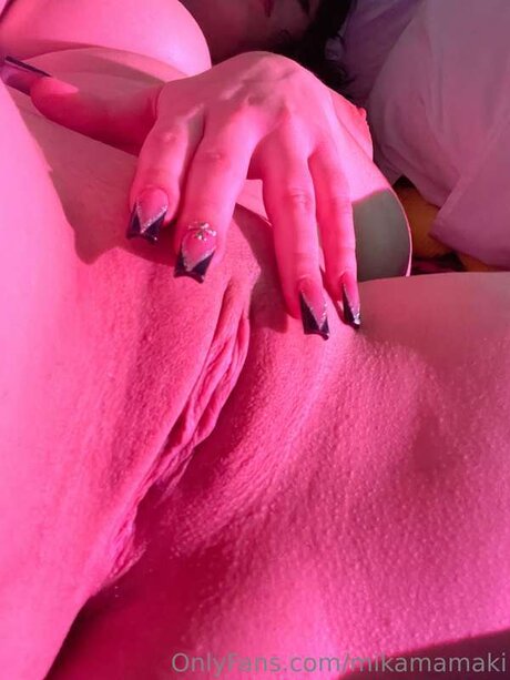 Mikamamaki modelo desnudos archivo