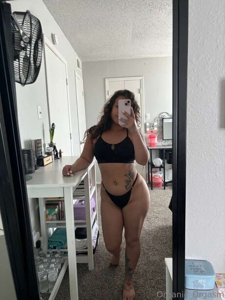 Organic Orgasm modelo atractivo archivo