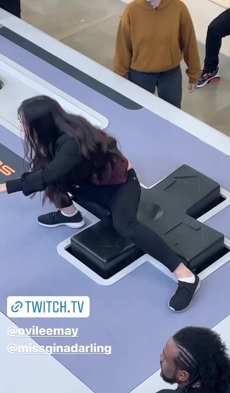 Ovilee May estrella porno exclusiva galería