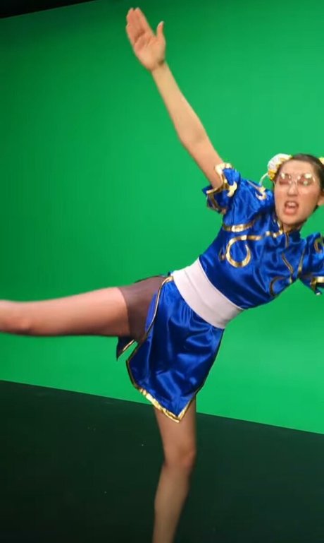 Ovilee May modelo desnuda imagen