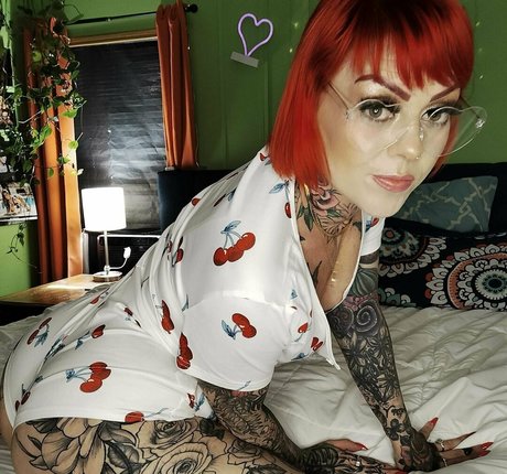 tattooedbarbie86 star érotique image