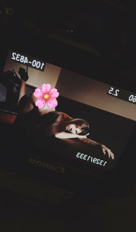 Flora Tabi linda estrella galerías