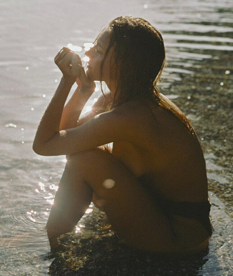 Ella Kernkamp actriz desnuda archivo