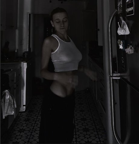 Ella Kernkamp model xxx photo