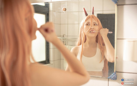 Twoyun actrice porno photos