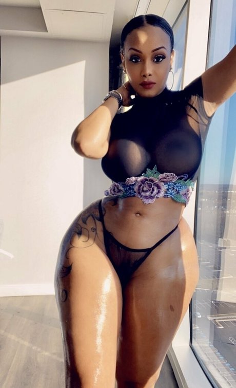 Ms Fernandes25 top star image