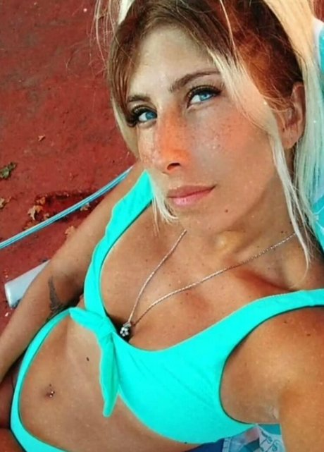 angelbetween actriz caliente foto