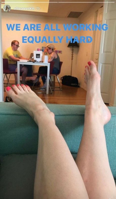 Allison Raskin actriz de desnudos foto