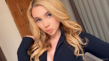 itstaysis modelo adulto imagen