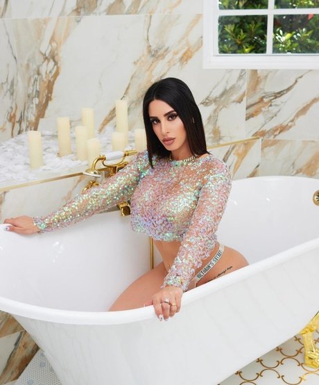 Maday Castellano modelo pornografico fotos