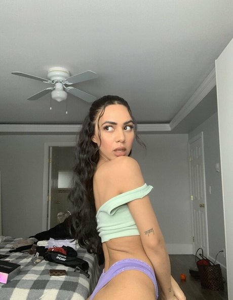 Gurneet Dosanjh nudes star img
