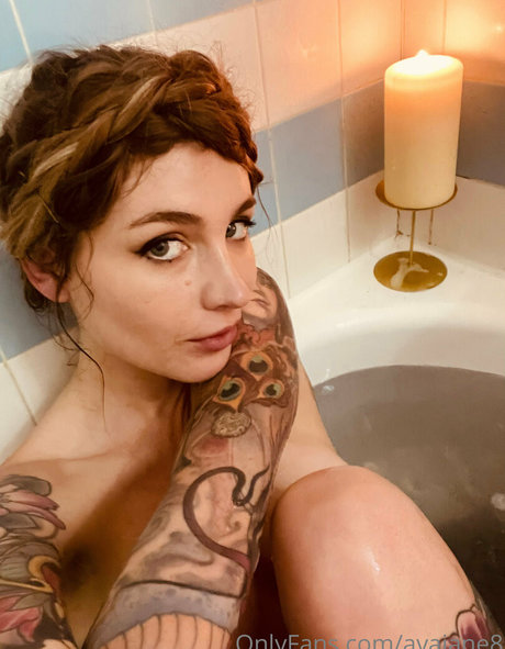 avajane8 model images