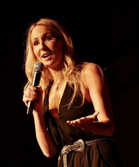 Nikki Glaser actrice chaude collection