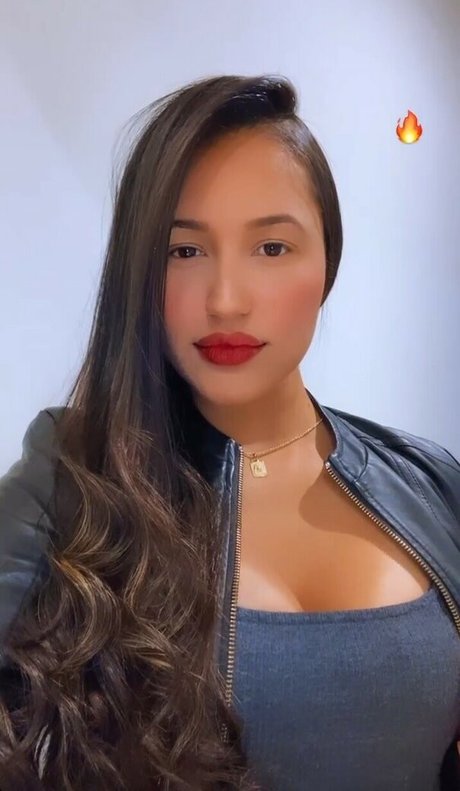 Flavia Carolayne estrella porno hermosa imágenes