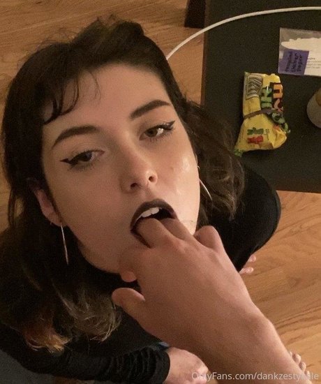 dankzestykale desnudos de estrellas archivo