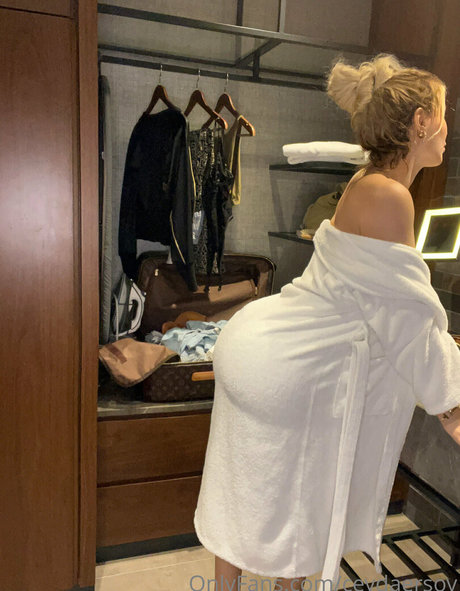 Ceyda Ersoy étoile érotique collection