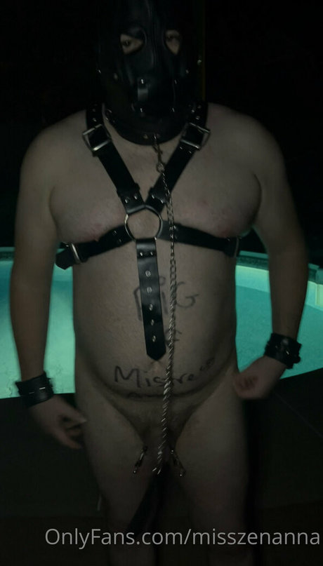 Misszenanna actriz xxx galería