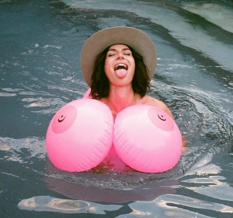 Lauren Bonner actrice érotique galeries