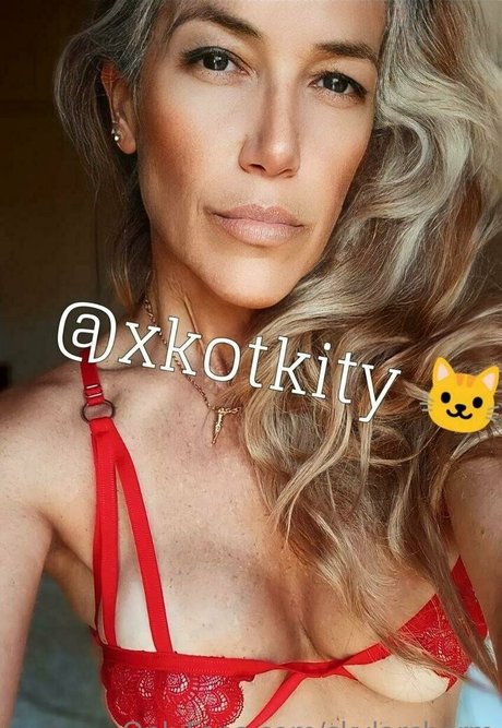 skylarcharm model hot galleries