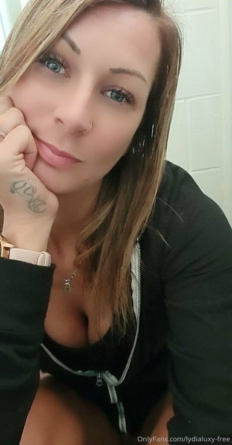 lydialuxy free estrella porno atractiva galería