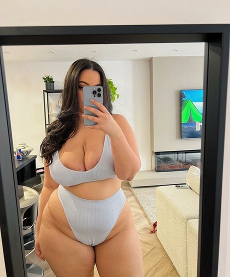 Zina Hadid desnudos de modelos galerías