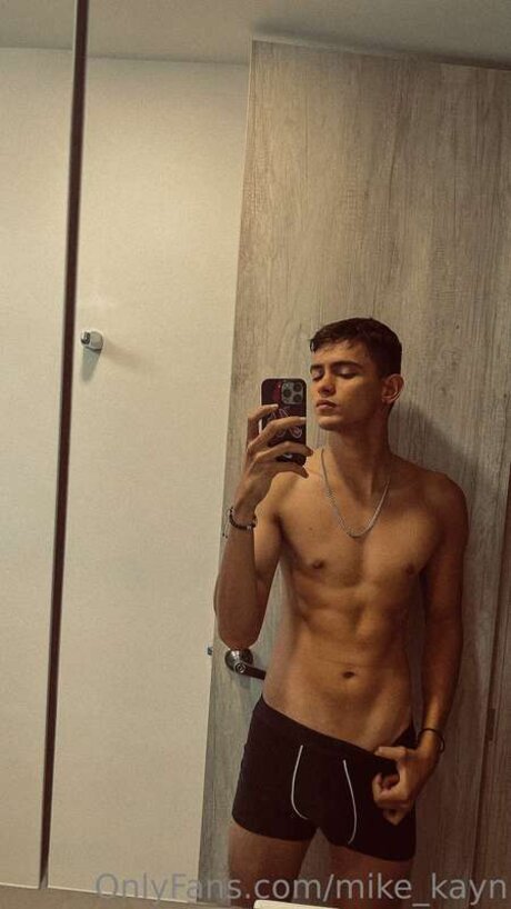 Mike Kayn model photo