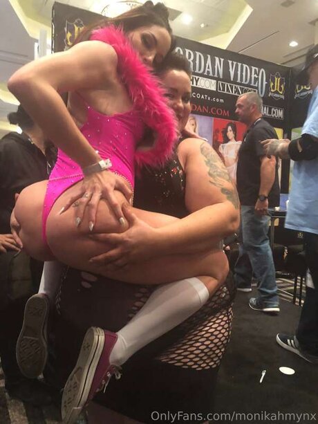 Monikamynx69 estrella porno de arte foto