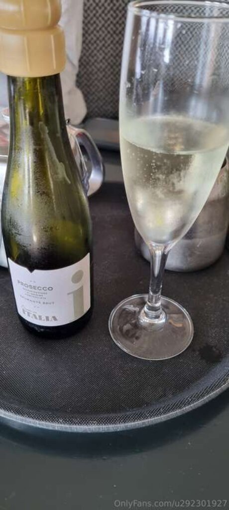 U292301927 estrella porno perfecta archivo