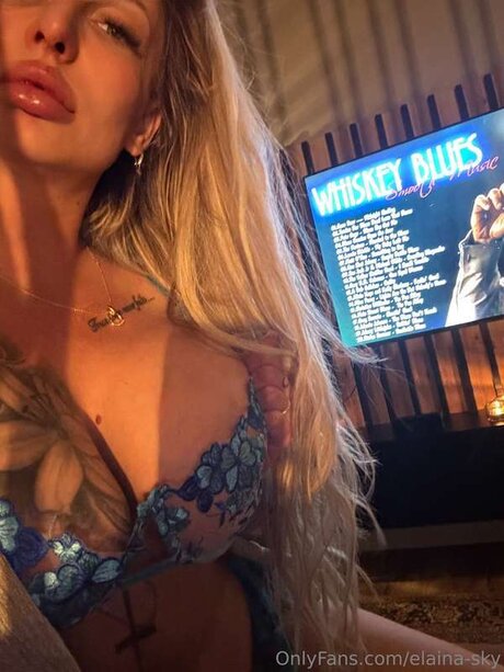 Elaina Sky modèle xxx photos