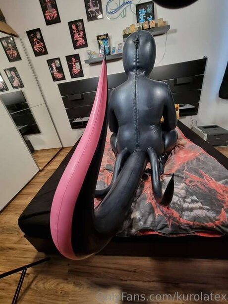 Kurolatex free model gallery